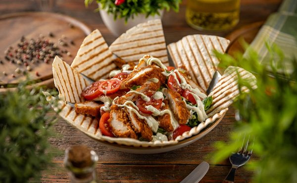 Comment développer un menu basé sur les superaliments locaux dans un restaurant bio?